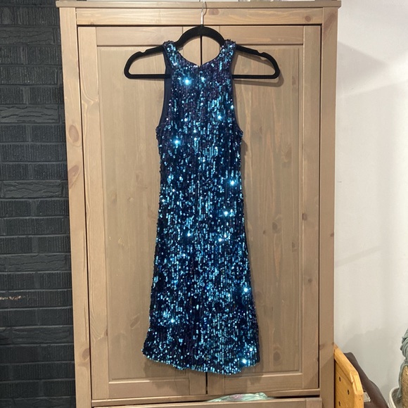 Stunning Le chateau sequin cocktail dress!! - Picture 2 of 2